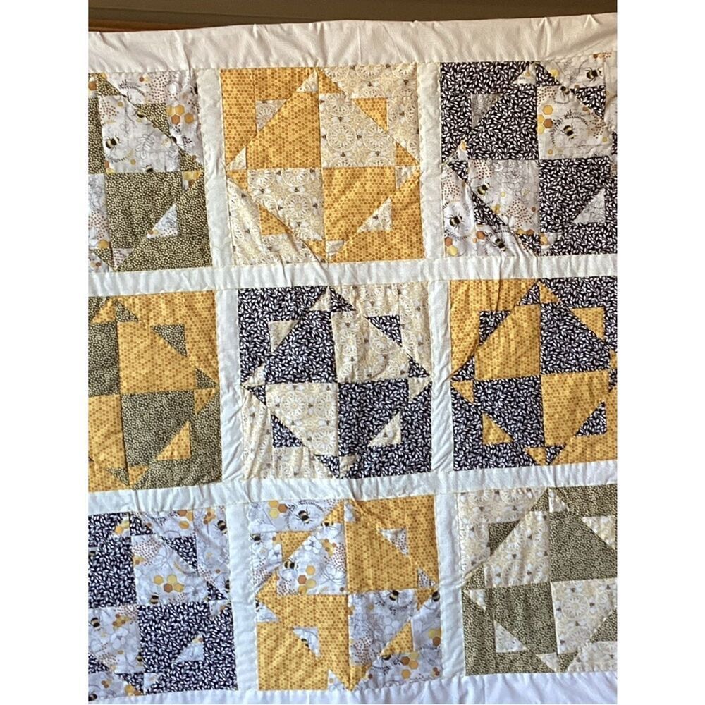 NWT. Hand Crafted Star Bees Quilt